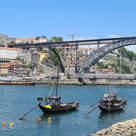 Bright Near Douro River - With Balcony * Porto
